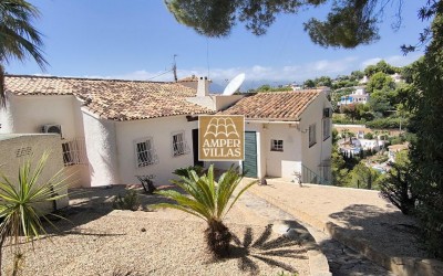 Beautiful and spacious Mediterranean villa with large terraces.